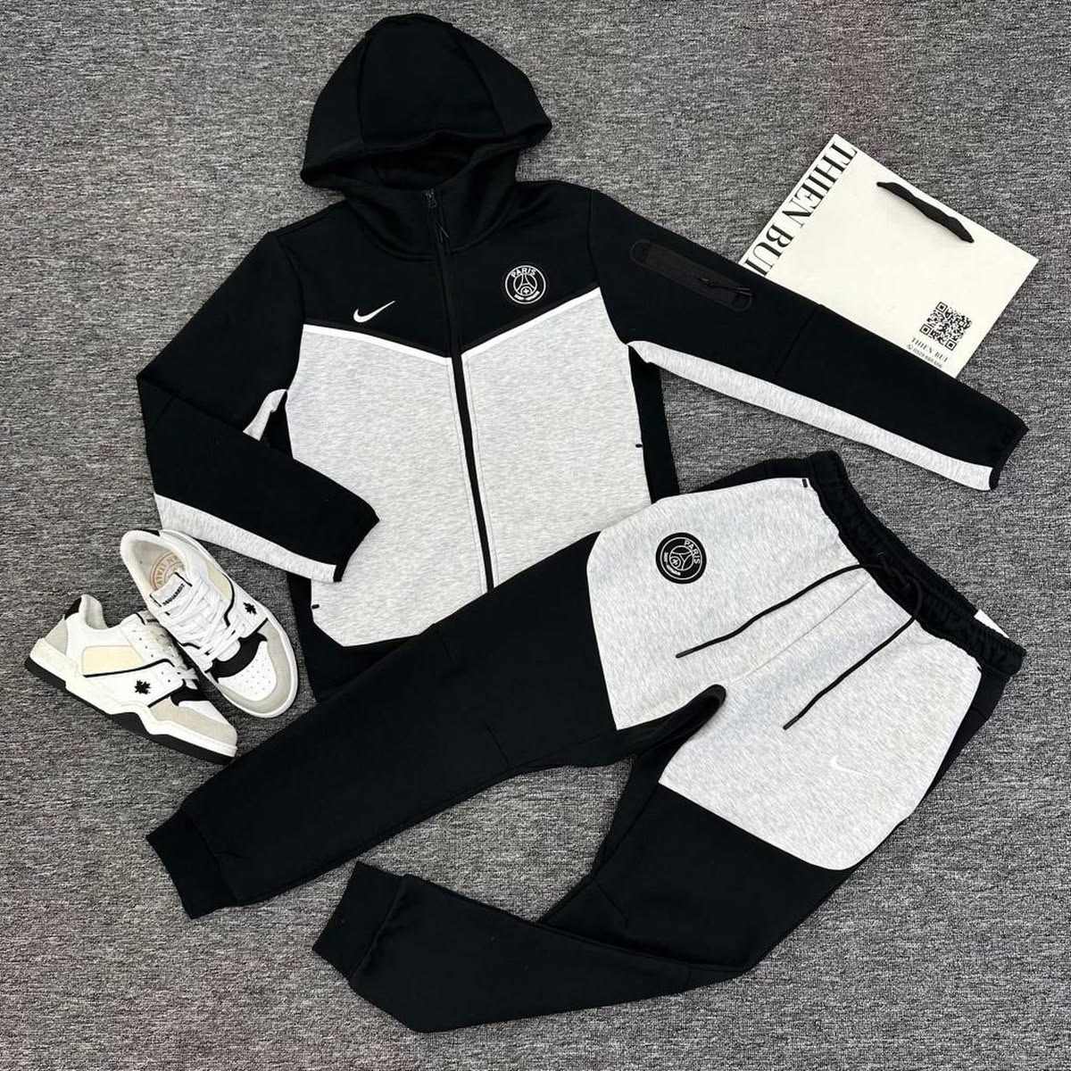NIKE TECH